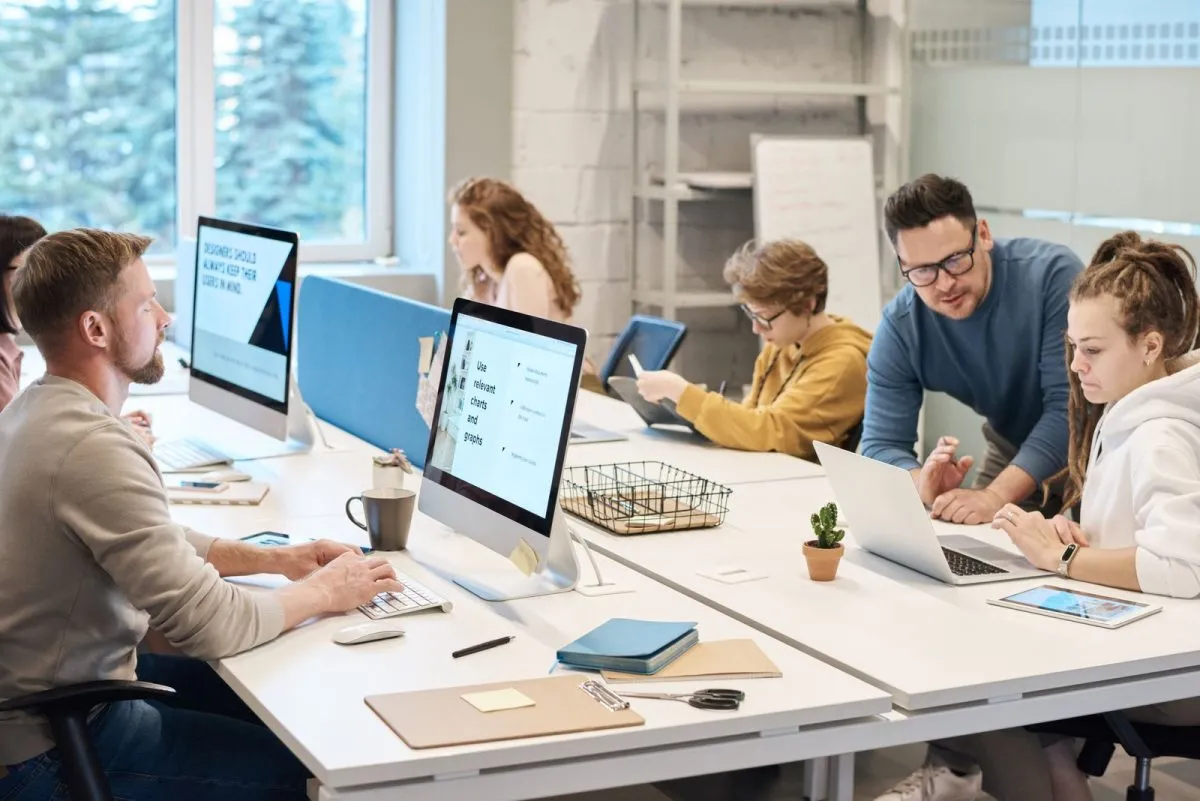 Open-plan office, team organisation